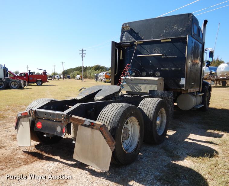 image for item DC5983 2007 International 9400i semi truck