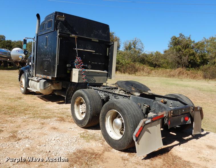 image for item DC5983 2007 International 9400i semi truck