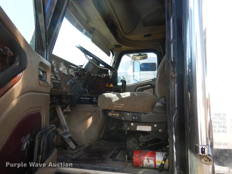 image for item DC5983 2007 International 9400i semi truck