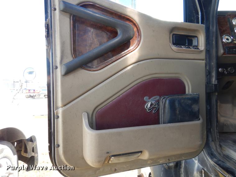 image for item DC5983 2007 International 9400i semi truck