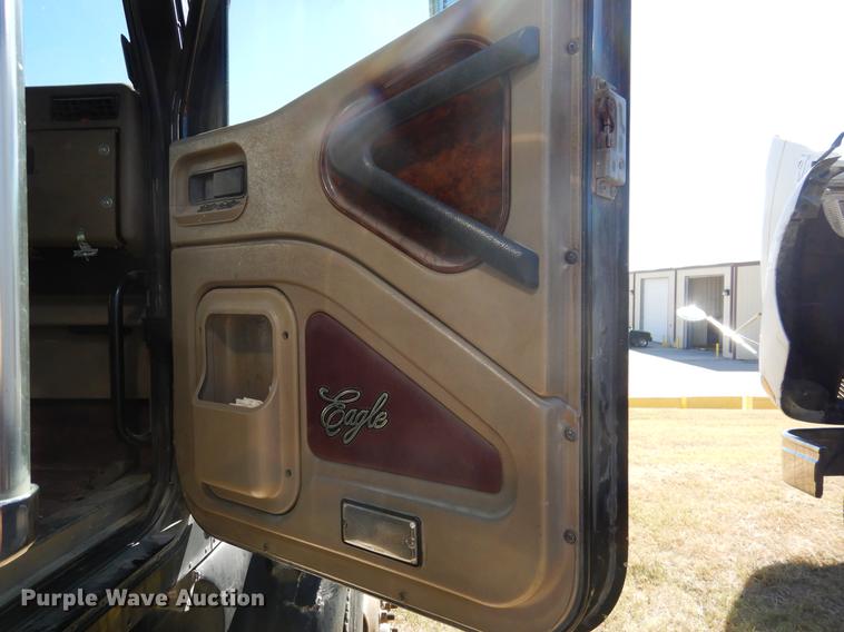 image for item DC5983 2007 International 9400i semi truck