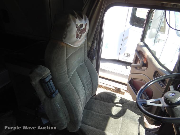 image for item DC5983 2007 International 9400i semi truck