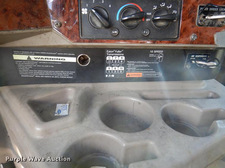 image for item DC5983 2007 International 9400i semi truck