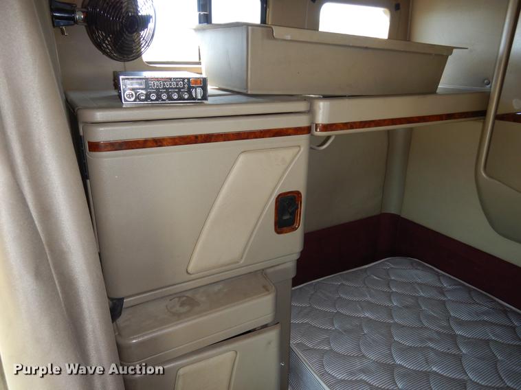 image for item DC5983 2007 International 9400i semi truck