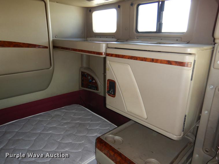 image for item DC5983 2007 International 9400i semi truck