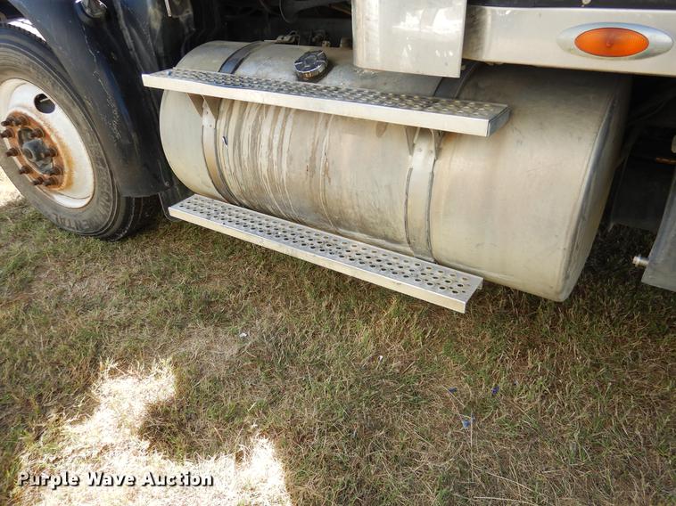 image for item DC5983 2007 International 9400i semi truck