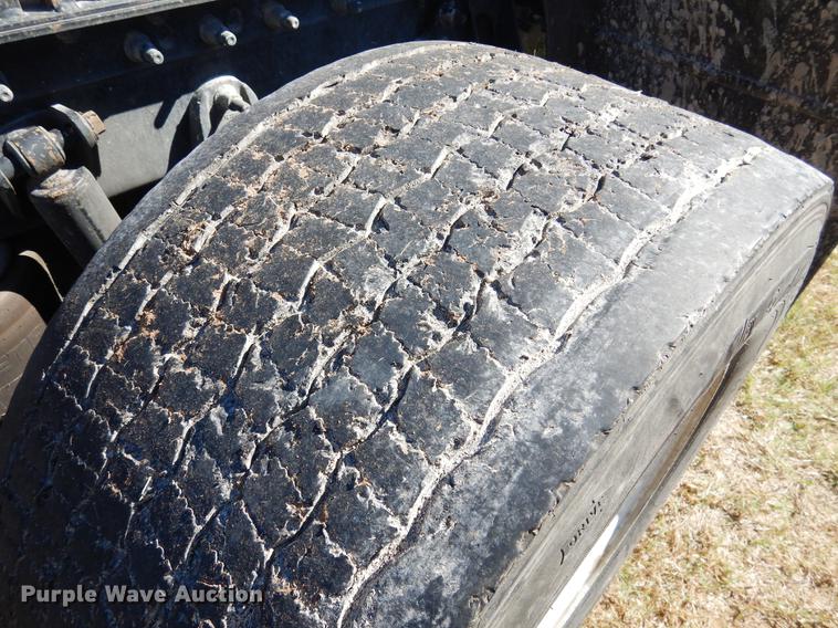 image for item DC5983 2007 International 9400i semi truck