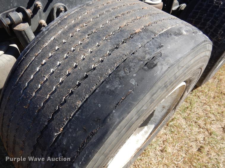 image for item DC5983 2007 International 9400i semi truck