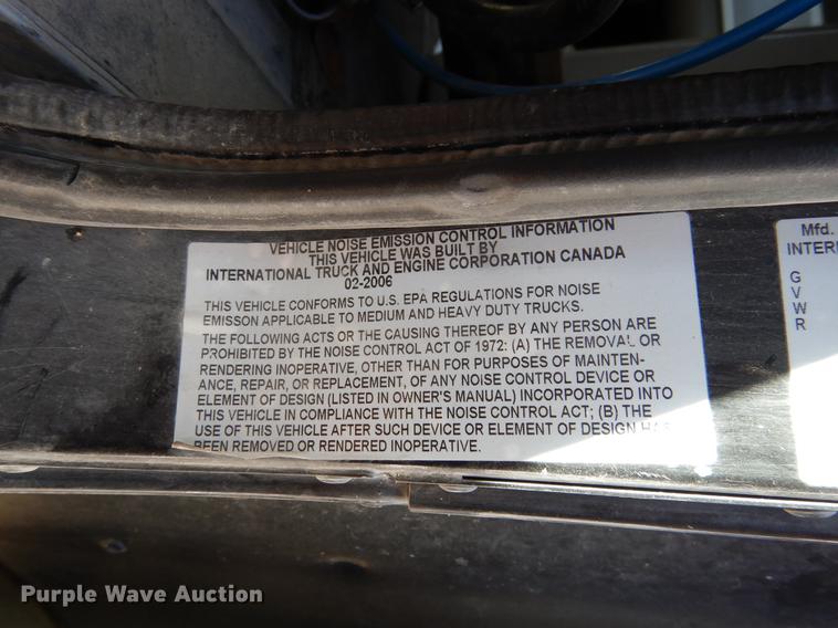 image for item DC5983 2007 International 9400i semi truck