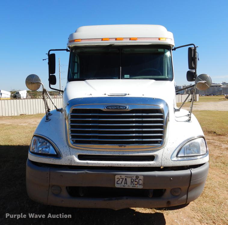 image for item DC5984 2005 Freightliner Columbia semi truck