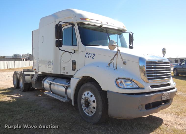 image for item DC5984 2005 Freightliner Columbia semi truck