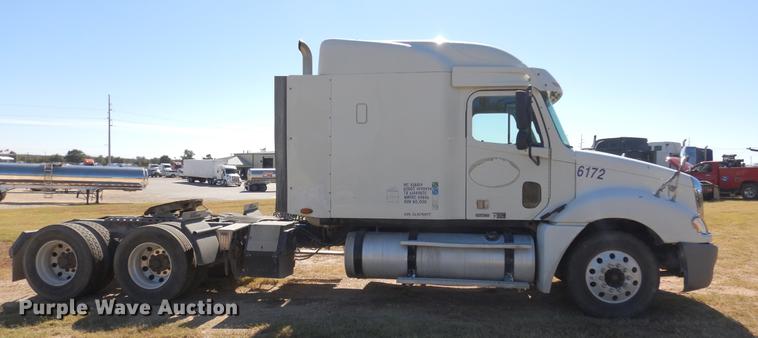 image for item DC5984 2005 Freightliner Columbia semi truck