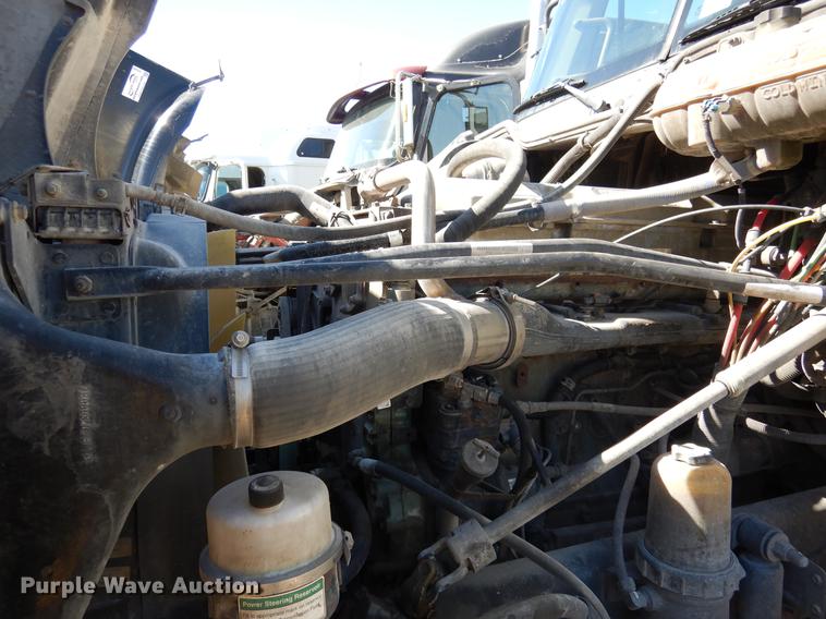 image for item DC5984 2005 Freightliner Columbia semi truck