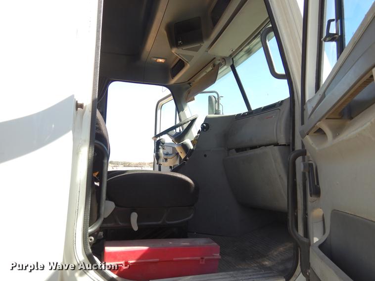 image for item DC5984 2005 Freightliner Columbia semi truck