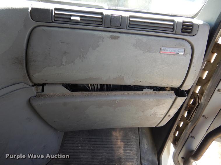 image for item DC5984 2005 Freightliner Columbia semi truck