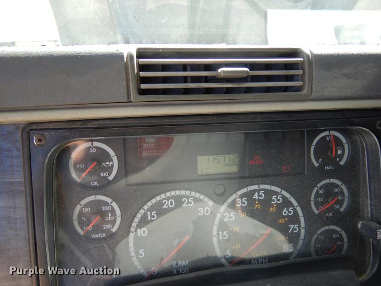 image for item DC5984 2005 Freightliner Columbia semi truck