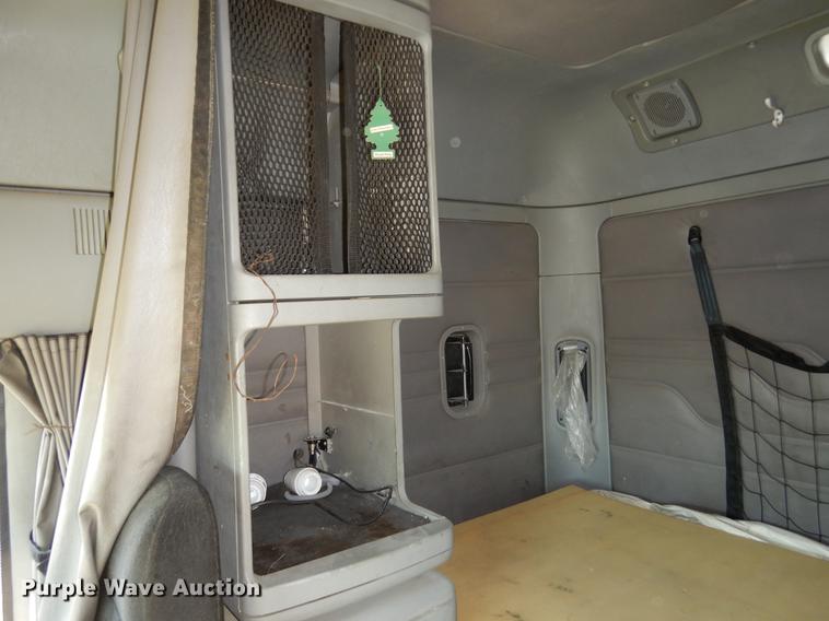 image for item DC5984 2005 Freightliner Columbia semi truck