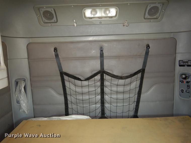 image for item DC5984 2005 Freightliner Columbia semi truck