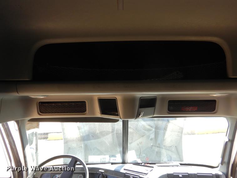 image for item DC5984 2005 Freightliner Columbia semi truck