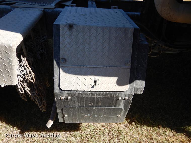 image for item DC5984 2005 Freightliner Columbia semi truck