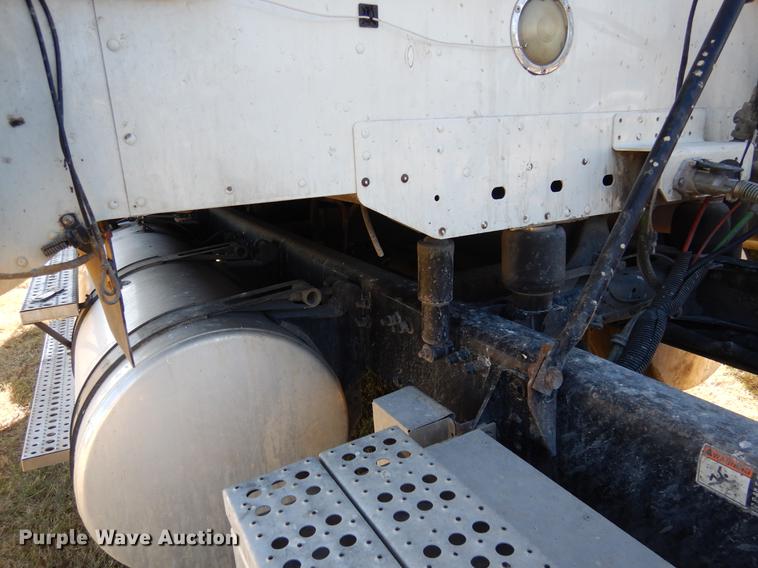 image for item DC5984 2005 Freightliner Columbia semi truck