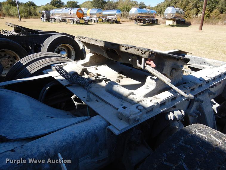 image for item DC5984 2005 Freightliner Columbia semi truck