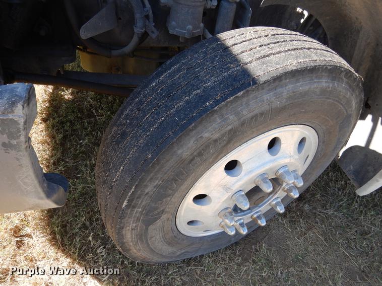 image for item DC5984 2005 Freightliner Columbia semi truck