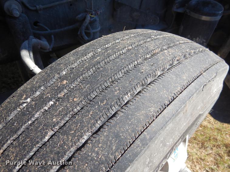 image for item DC5984 2005 Freightliner Columbia semi truck