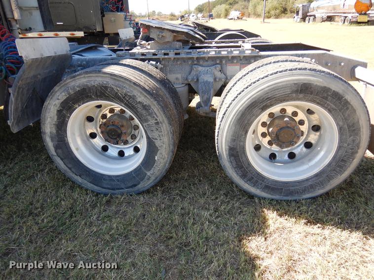 image for item DC5984 2005 Freightliner Columbia semi truck