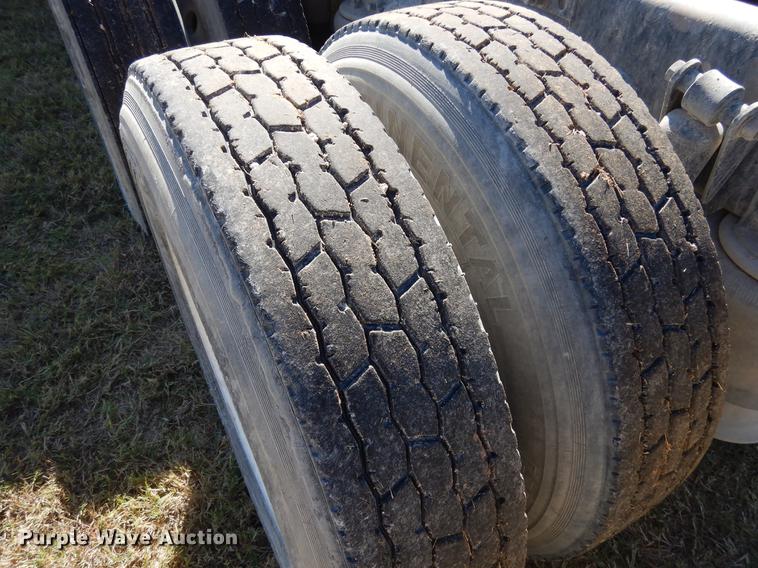 image for item DC5984 2005 Freightliner Columbia semi truck