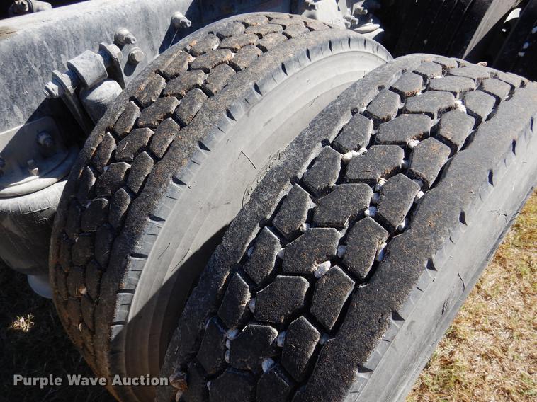 image for item DC5984 2005 Freightliner Columbia semi truck