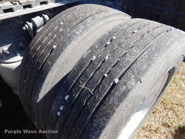 image for item DC5984 2005 Freightliner Columbia semi truck