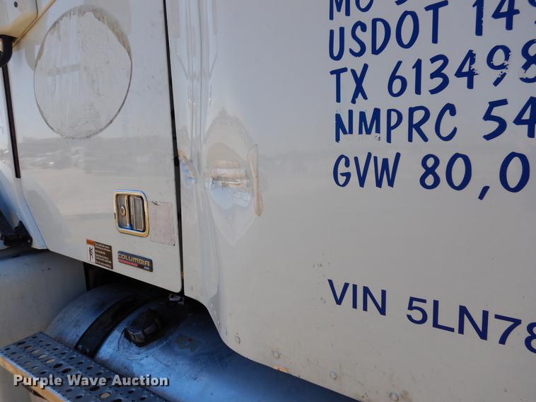 image for item DC5984 2005 Freightliner Columbia semi truck