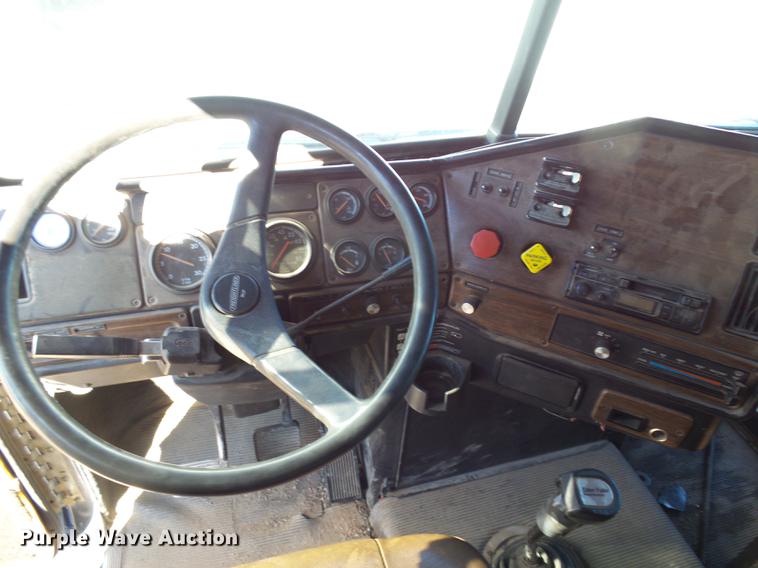 image for item DC6409 1996 Freightliner FLD120 semi truck