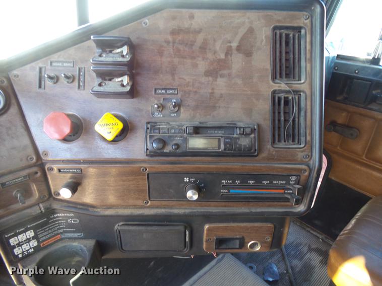 image for item DC6409 1996 Freightliner FLD120 semi truck