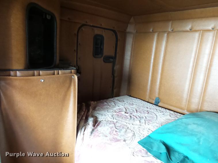 image for item DC6409 1996 Freightliner FLD120 semi truck