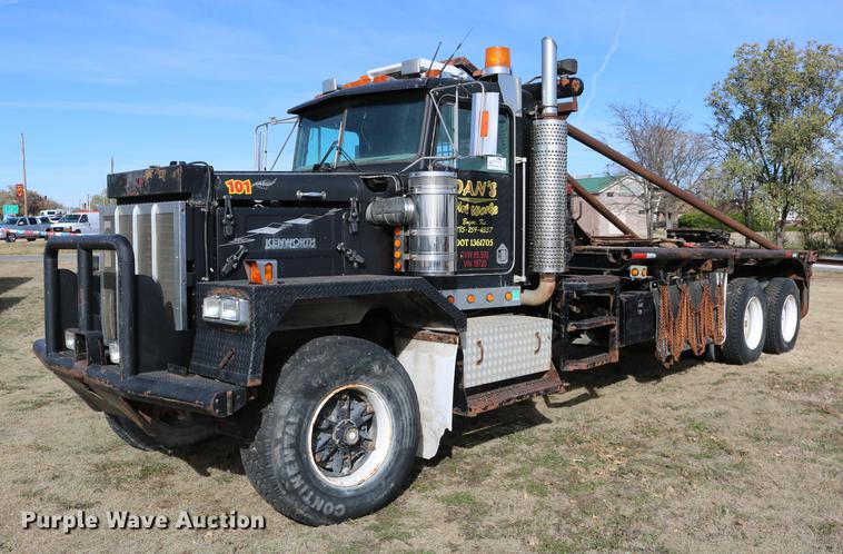 image for item DD0007 1988 Kenworth LW900 flatbed truck