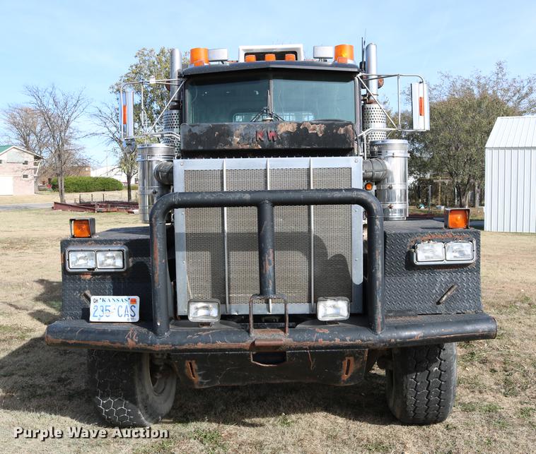 image for item DD0007 1988 Kenworth LW900 flatbed truck