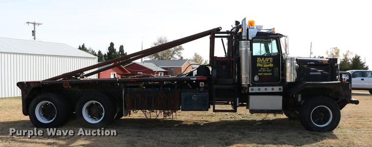 image for item DD0007 1988 Kenworth LW900 flatbed truck