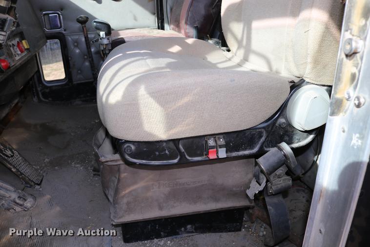 image for item DD0007 1988 Kenworth LW900 flatbed truck