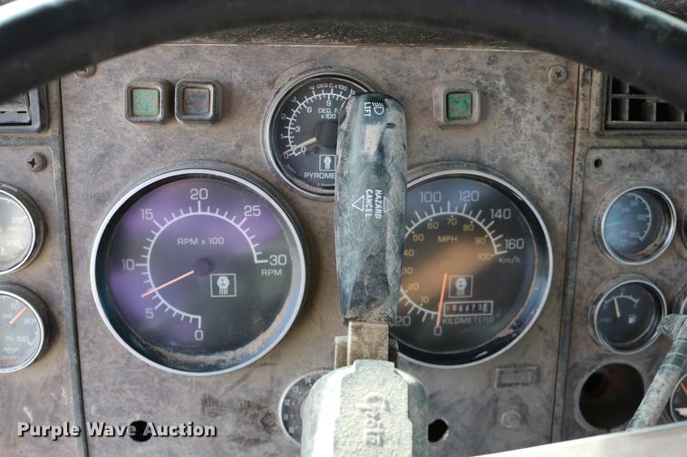 image for item DD0007 1988 Kenworth LW900 flatbed truck