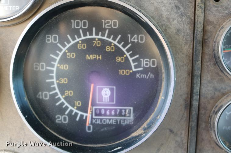 image for item DD0007 1988 Kenworth LW900 flatbed truck