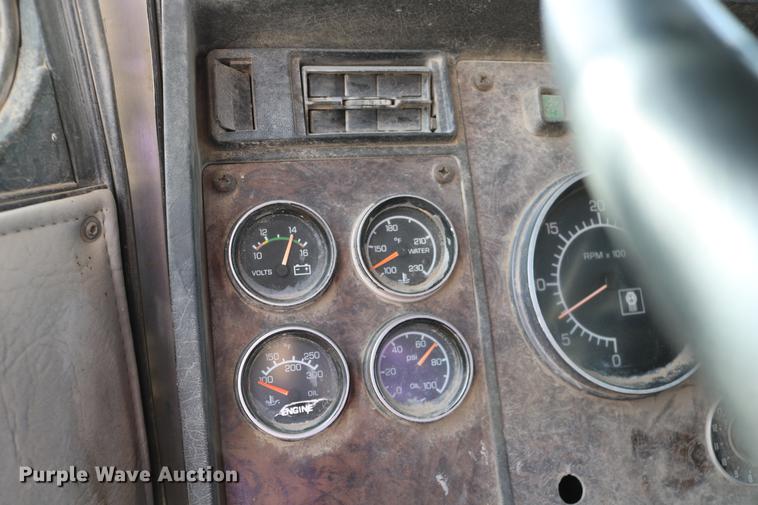 image for item DD0007 1988 Kenworth LW900 flatbed truck