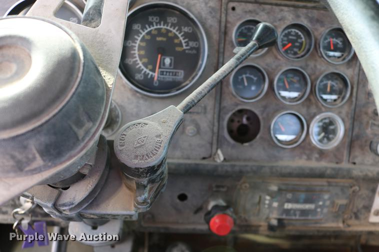 image for item DD0007 1988 Kenworth LW900 flatbed truck