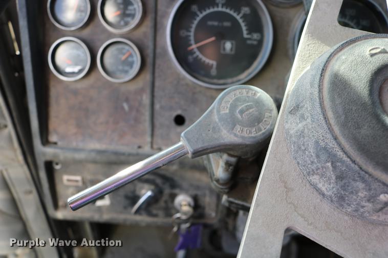 image for item DD0007 1988 Kenworth LW900 flatbed truck