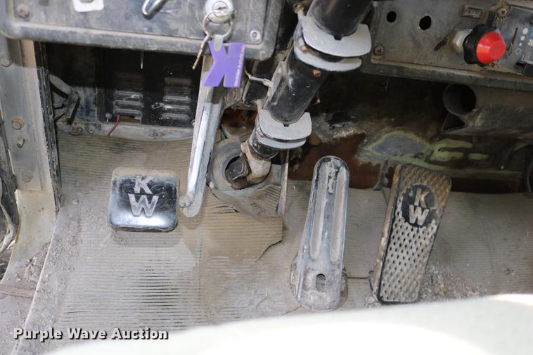 image for item DD0007 1988 Kenworth LW900 flatbed truck