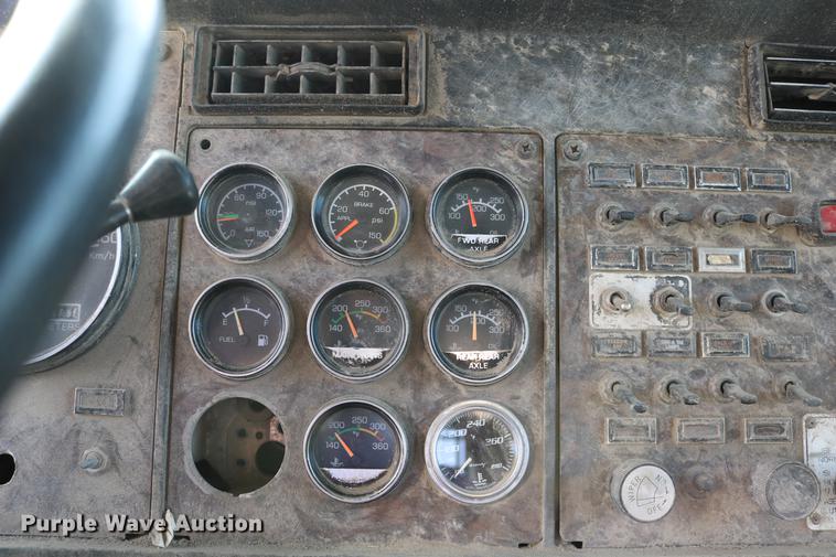 image for item DD0007 1988 Kenworth LW900 flatbed truck