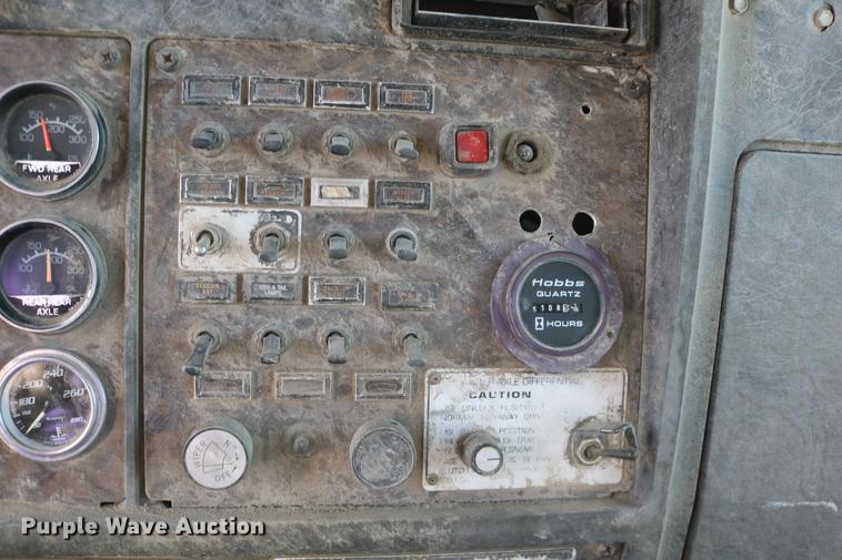 image for item DD0007 1988 Kenworth LW900 flatbed truck