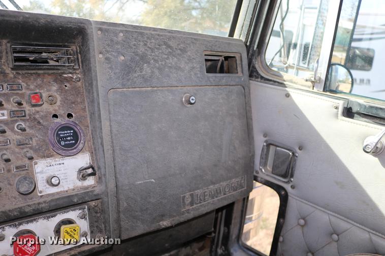 image for item DD0007 1988 Kenworth LW900 flatbed truck