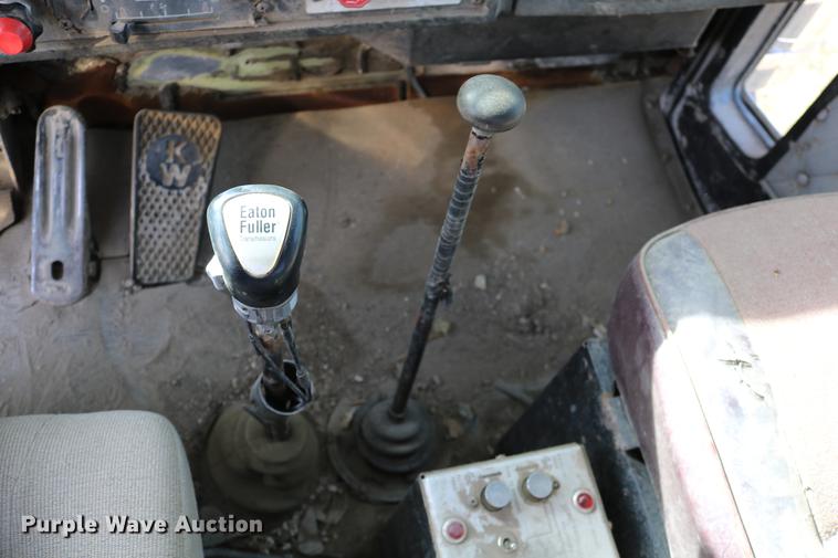 image for item DD0007 1988 Kenworth LW900 flatbed truck